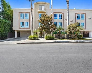 919 N N Alfred Street - Photo Thumbnail 12