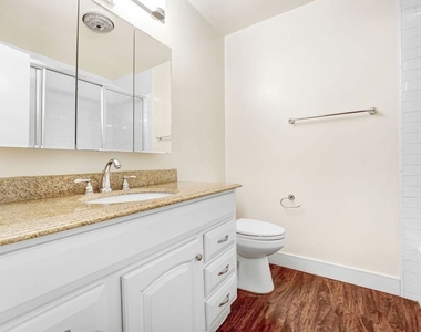 919 N N Alfred Street - Photo Thumbnail 10