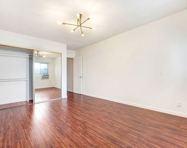 919 N N Alfred Street - Photo Thumbnail 6