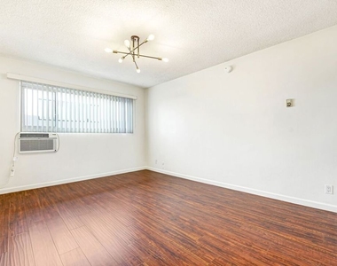 919 N N Alfred Street - Photo Thumbnail 8