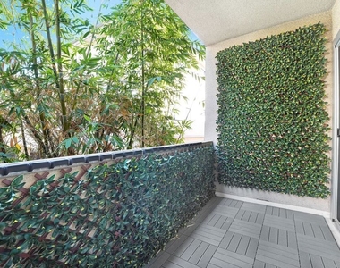 919 N N Alfred Street - Photo Thumbnail 3