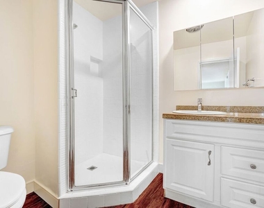 919 N N Alfred Street - Photo Thumbnail 7