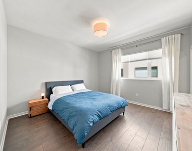 2928 Rowena Avenue - Photo Thumbnail 9