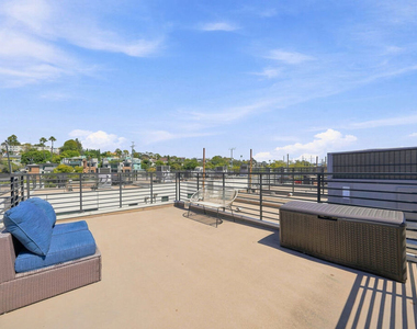 2928 Rowena Avenue - Photo Thumbnail 17