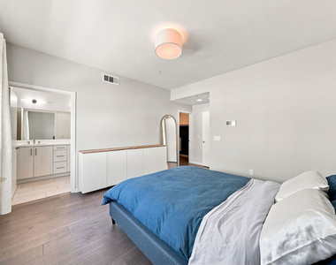 2928 Rowena Avenue - Photo Thumbnail 11