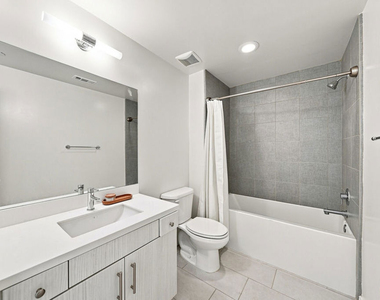 2928 Rowena Avenue - Photo Thumbnail 15