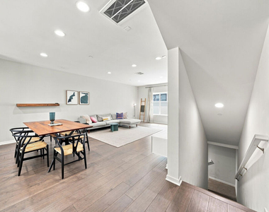 2928 Rowena Avenue - Photo Thumbnail 6