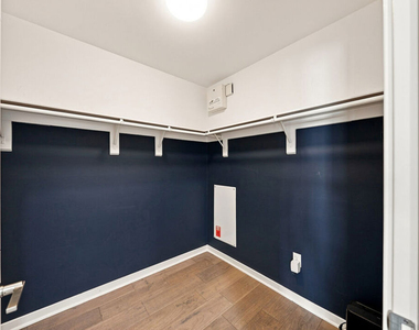 2928 Rowena Avenue - Photo Thumbnail 10