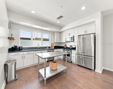 2928 Rowena Avenue - Photo Thumbnail 4