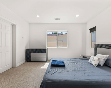 8817 Encino Avenue - Photo Thumbnail 31