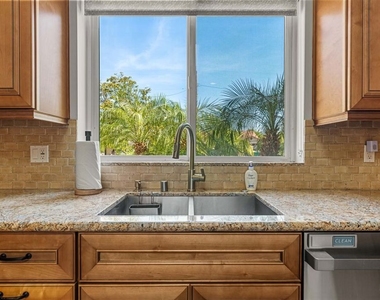 8817 Encino Avenue - Photo Thumbnail 18