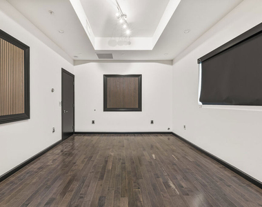 8817 Encino Avenue - Photo Thumbnail 72
