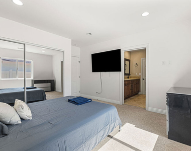 8817 Encino Avenue - Photo Thumbnail 37