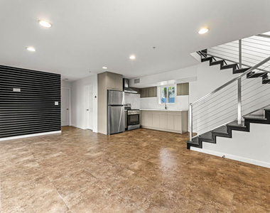 8817 Encino Avenue - Photo Thumbnail 74