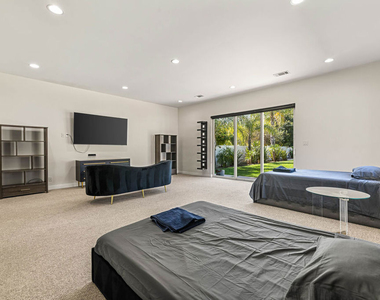 8817 Encino Avenue - Photo Thumbnail 60