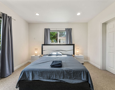 8817 Encino Avenue - Photo Thumbnail 25