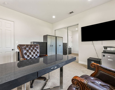 8817 Encino Avenue - Photo Thumbnail 40