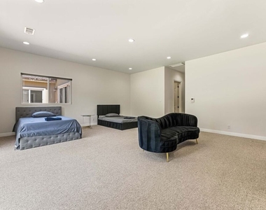 8817 Encino Avenue - Photo Thumbnail 27