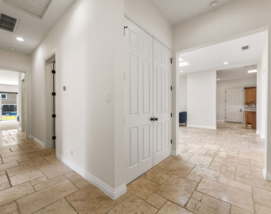 8817 Encino Avenue - Photo Thumbnail 15