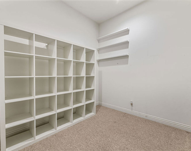 8817 Encino Avenue - Photo Thumbnail 36
