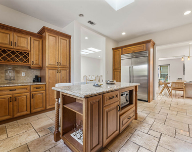 8817 Encino Avenue - Photo Thumbnail 17