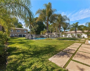 8817 Encino Avenue - Photo Thumbnail 58
