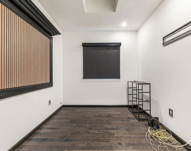 8817 Encino Avenue - Photo Thumbnail 63