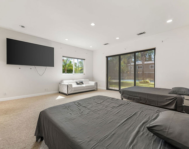8817 Encino Avenue - Photo Thumbnail 71