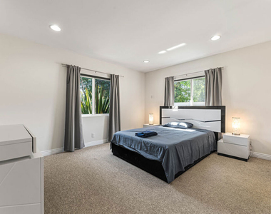 8817 Encino Avenue - Photo Thumbnail 11