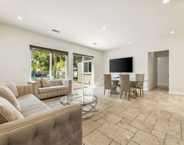 8817 Encino Avenue - Photo Thumbnail 5