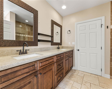 8817 Encino Avenue - Photo Thumbnail 29