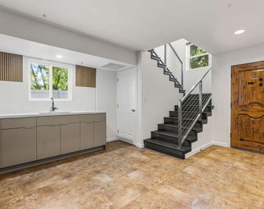 8817 Encino Avenue - Photo Thumbnail 54