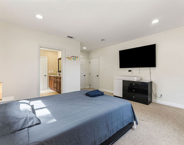 8817 Encino Avenue - Photo Thumbnail 24