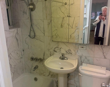 East 81st Street - Photo Thumbnail 2