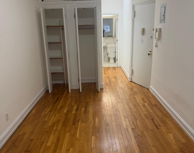 East 81st Street - Photo Thumbnail 5