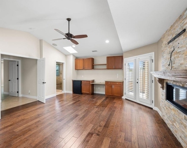 6811 Boxford Drive - Photo Thumbnail 20