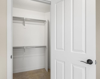 6811 Boxford Drive - Photo Thumbnail 32