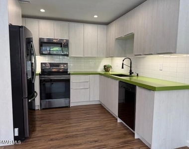 18619 Collins Street - Photo Thumbnail 12