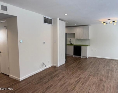 18619 Collins Street - Photo Thumbnail 19
