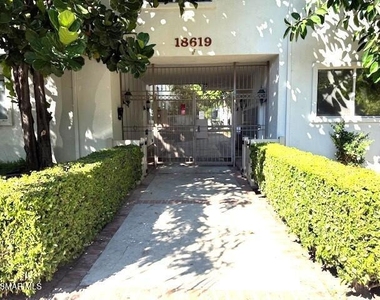 18619 Collins Street - Photo Thumbnail 15