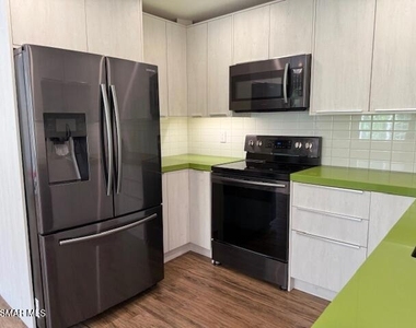 18619 Collins Street - Photo Thumbnail 13