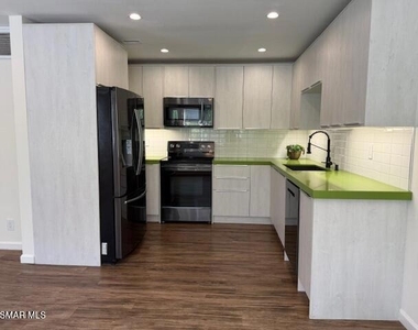 18619 Collins Street - Photo Thumbnail 14