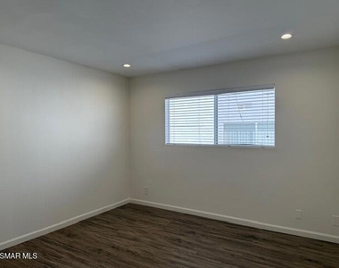 18619 Collins Street - Photo Thumbnail 11
