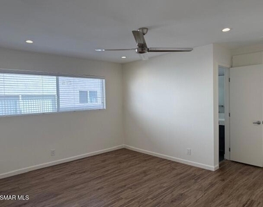 18619 Collins Street - Photo Thumbnail 5