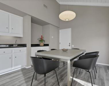 2545 Miramonte Circle W - Photo Thumbnail 8