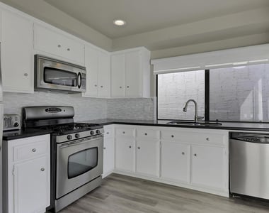 2545 Miramonte Circle W - Photo Thumbnail 7
