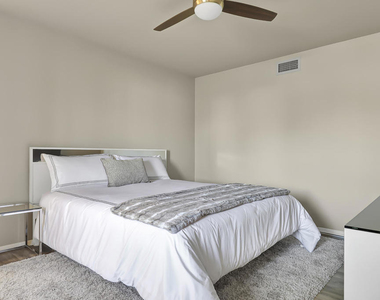 2545 Miramonte Circle W - Photo Thumbnail 12