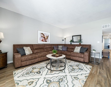 187 Torremolinos Drive - Photo Thumbnail 6