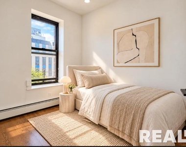 Seventh Avenue - Photo Thumbnail 6