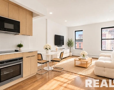 Seventh Avenue - Photo Thumbnail 1